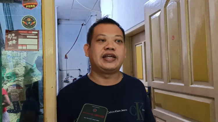 Warga Tambora Keluhkan Air PAM: Terpaksa Beli dan Nadahin Hujan