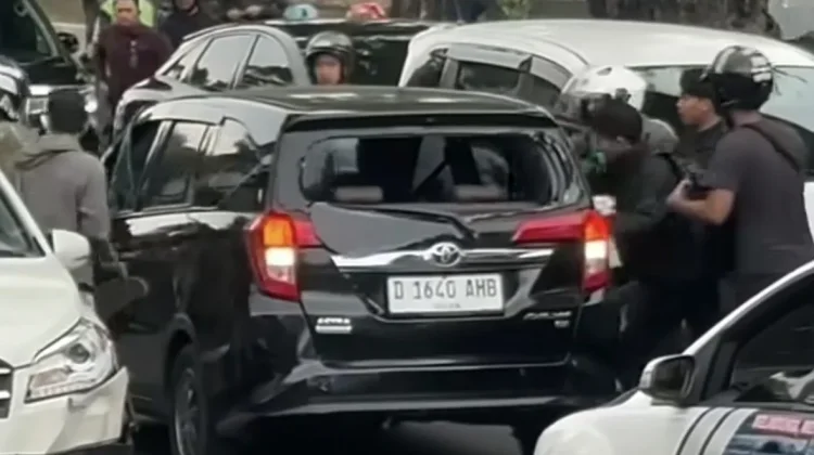 Mobil Ugal-ugalan di Gunung Sahari, Pengemudi Diamankan