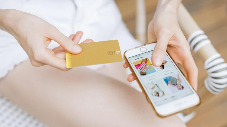 Sahur dan Buka Puasa Sering Digunakan Belanja Online