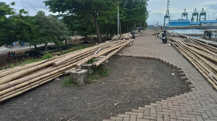 Gelap, Paving Block Hilang, Warga Keluhkan Minimnya Perhatian