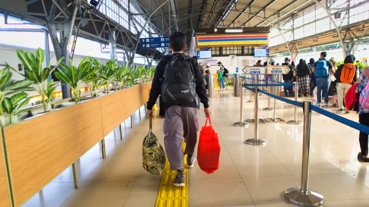 Mudik ke Jakarta: Mengapa Tawaran Tinggal Tak Menggeser Tradisi Pulang