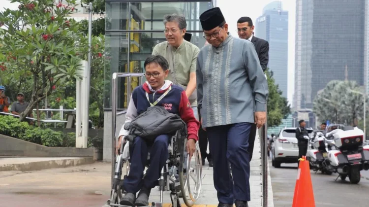 Pramono Anung Resmikan JPO Halte Transjakarta Sarinah