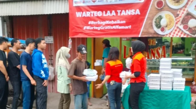 Warteg Gratis Alfamart Berbagi 60.000 Paket Makanan Berbuka Selama Ramadan
