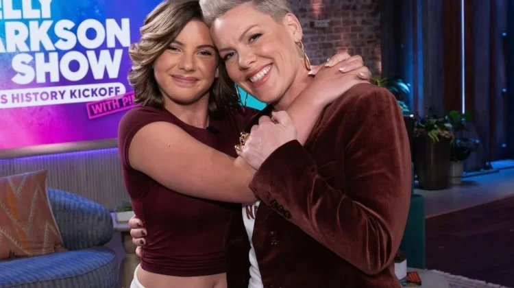 Pink Berpeluang Gantikan Slot Talk Show Kelly Clarkson