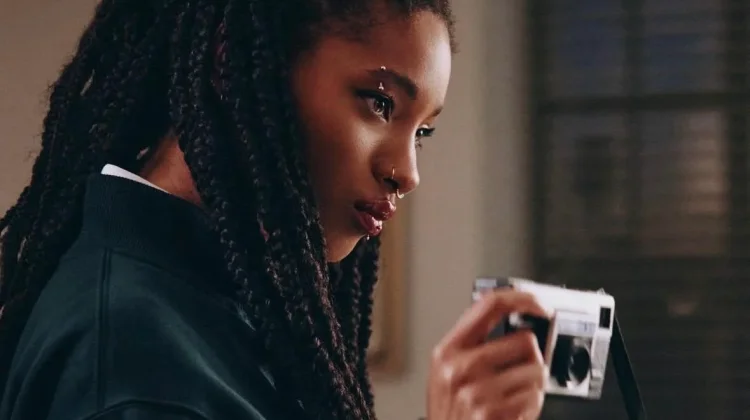 Willow Smith Rilis Album Eksperimental Petal Rock Black