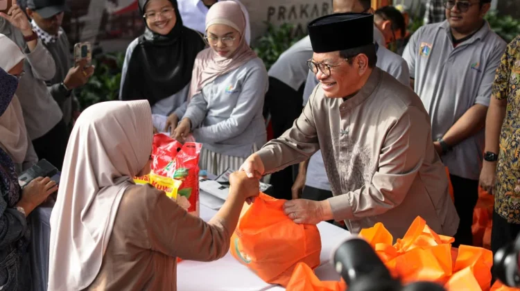 Ratusan Paket Sembako Murah Disalurkan di Ciganjur Jaksel