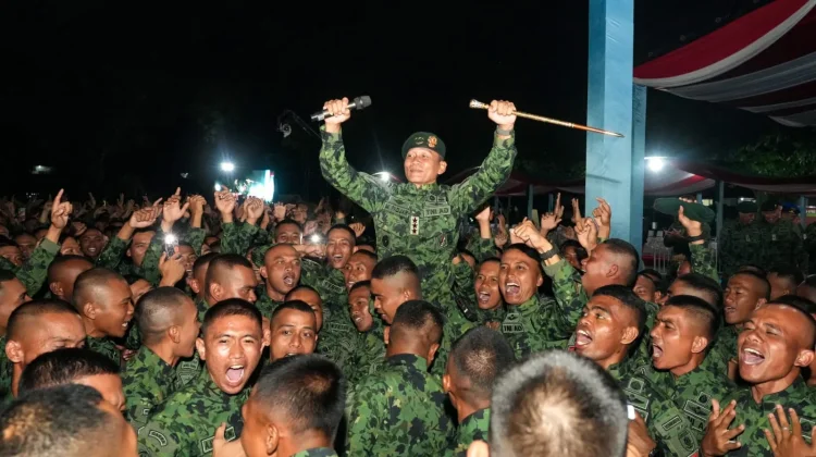 Panglima TNI Pimpin Upacara Peringatan HUT ke-65 Kostrad