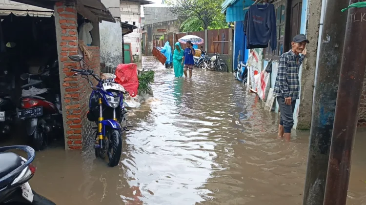 Banjir Rendam Pemukiman Rumah Warga Kedaung Kaliangke Cengkareng