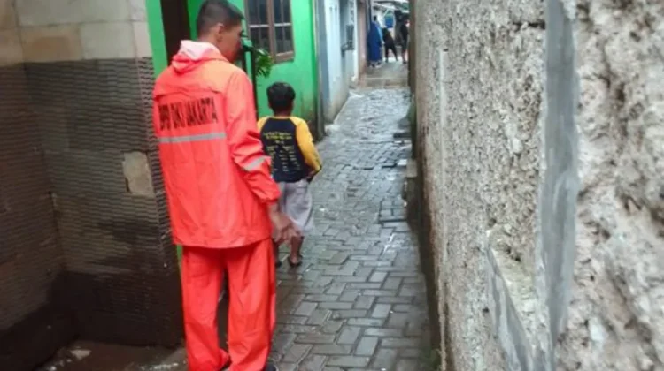 Banjir Jakarta Barat Belum Surut, 14 RT Masih Terendam Air