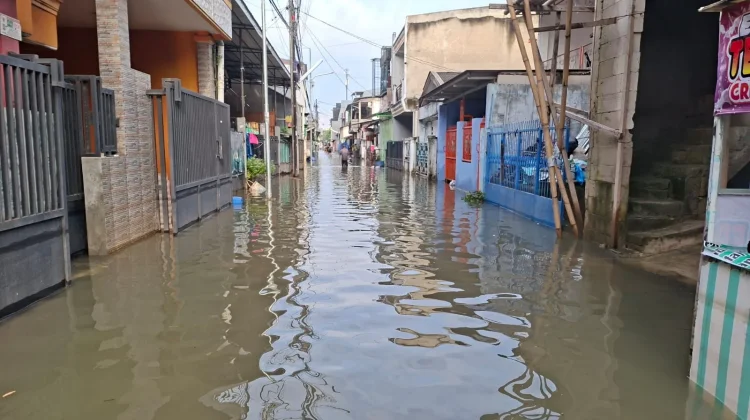 Banjir 40 Cm Masih Rendam Permukiman Warga Duri Kosambi