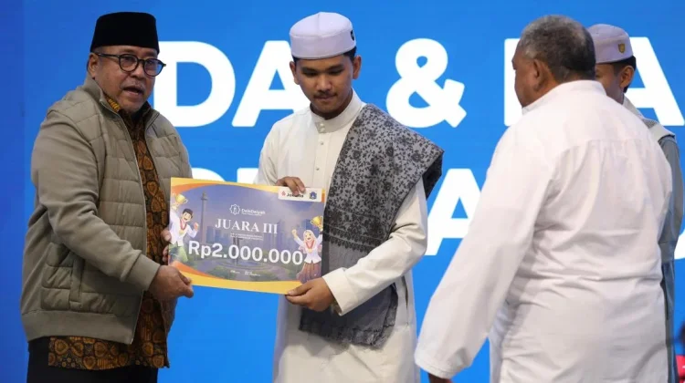 Wagub Rano Serahkan Penghargaan Kompetisi DAI Masa Depan