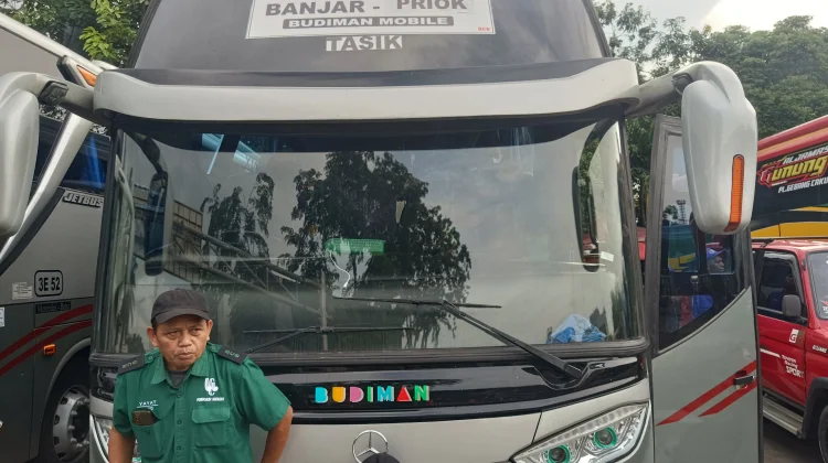 Suka Duka Supir Bus, Mengaspal di Jalur Mudik