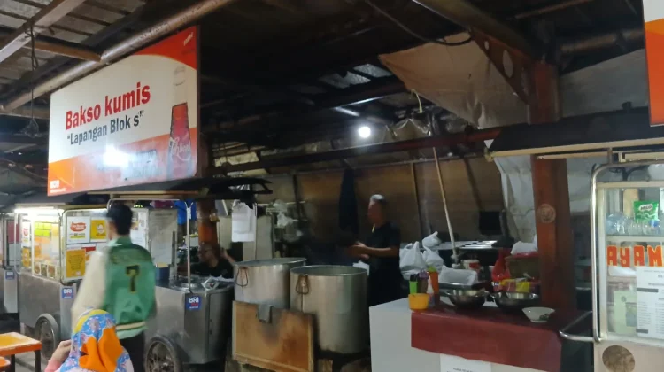 Kuliner Bakso Kumis Blok S yang Legendaris