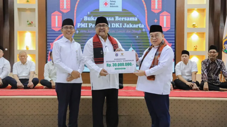 Jaga Stok Darah saat Lebaran, PMI DKI Beri Paket Sembako untuk Pendonor