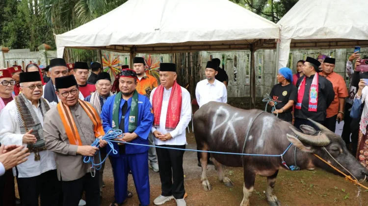 Gubernur Pramono Hadiri Acara Andilan Kebo di Cipayung