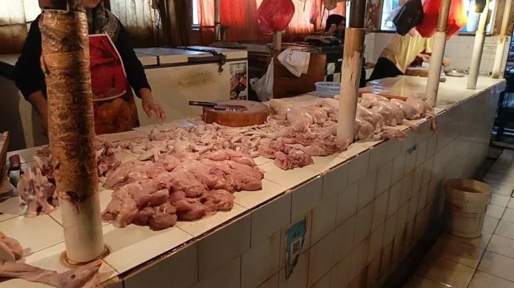 Jelang Lebaran, Harga Ayam di Jakbar Alami Kenaikan
