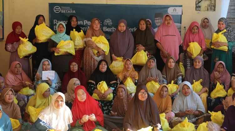 Jelang Lebaran, YIS Beri Santunan untuk Warga Kepulauan Seribu