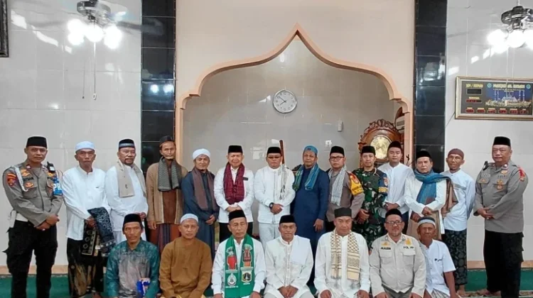 Bupati Kepulauan Seribu Salat Idulfitri di Untung Jawa
