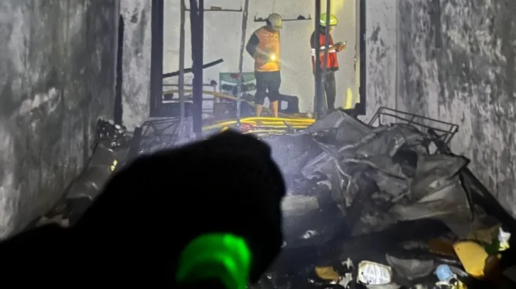 Rumah di Meruya Terbakar saat Ditinggal Lebaran, 75 Personel Dikerahkan