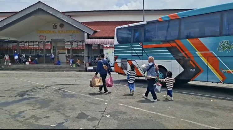 Penumpang Mudik Lebaran Terminal Kalideres Merosot hingga 51 Persen