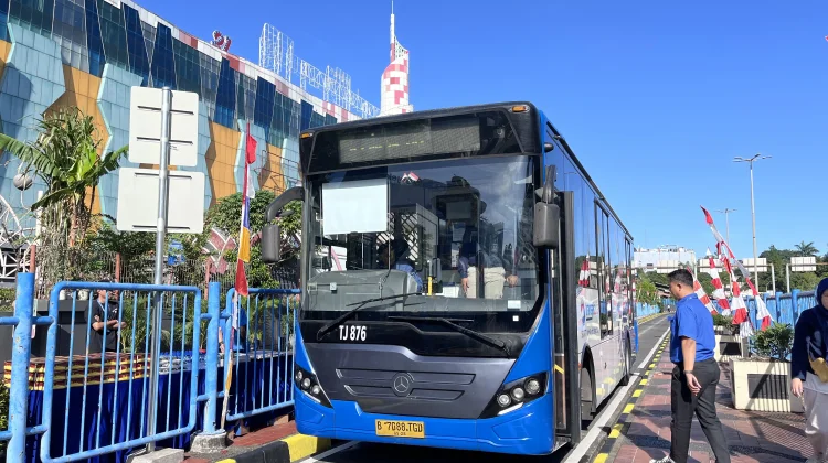 HUT Transjakarta, Tarif Naik Bus Hanya Rp12