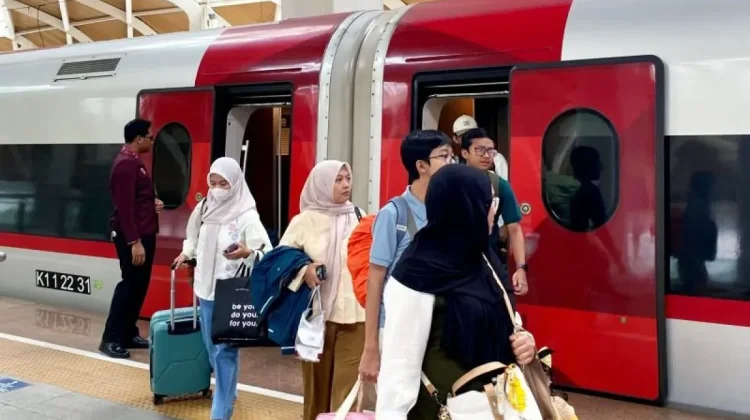 KCIC Perkirakan Lonjakan Penumpang Kembali Terjadi pada 28-29 Maret