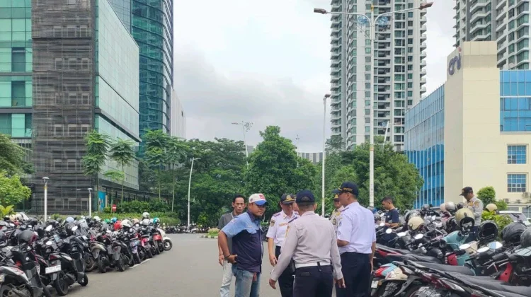 Sudinhub Jakbar Tegur Keras Jukir Pungut Tarif Tinggi di Kembangan