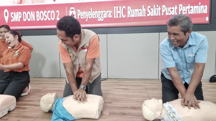 IHC RS Pusat Pertamina Latih Guru SMP Don Bosco II Tanggap Kondisi Kritis