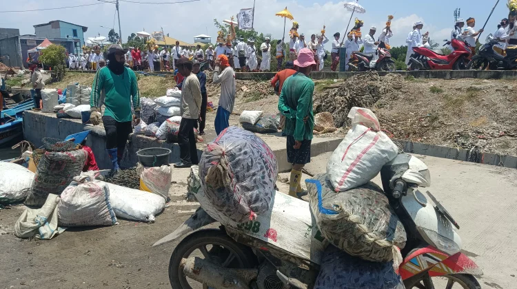 Cerita Nelayan Cilincing, Saat Hujan Terjadi Pembuangan Limbah