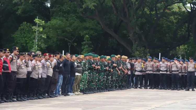 Ribuan Polisi Amankan Pasar Murah di Monas