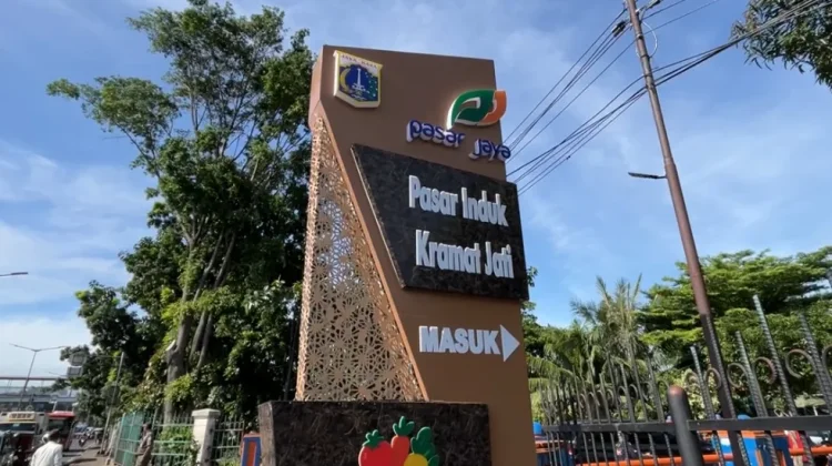 Perumda Pasar Jaya Percepat Penanganan Timbunan Sampah Pasar Induk Kramat Jati