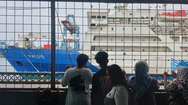 Potret Perjuangan Perantau di Gerbang Dermaga Tanjung Priok