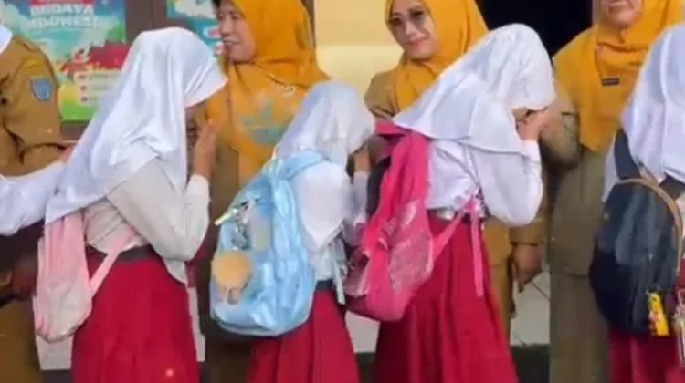 Hari Pertama Sekolah di Depok Diisi Halal Bihalal, Murid SDN Cikumpa Antusias