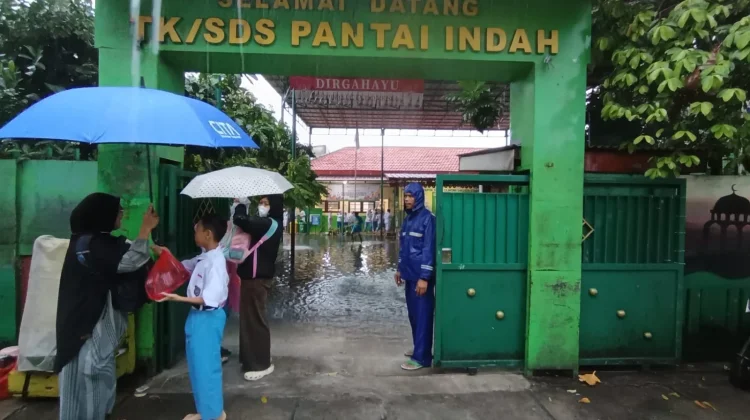 Waspada! Jakut Diprediksi Hujan Sedang Besok Siang-Sore