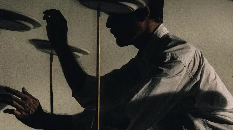 James Blake Rilis Album Visioner Ketujuh "Trying Times"