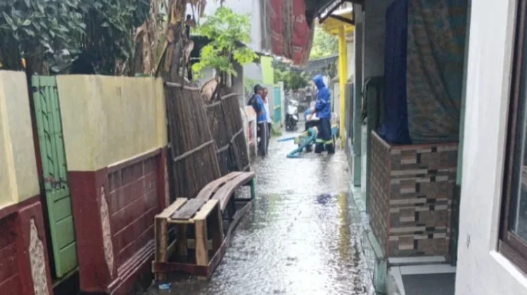 Sudin SDA Menangani Genangan Air di Pulau Panggang