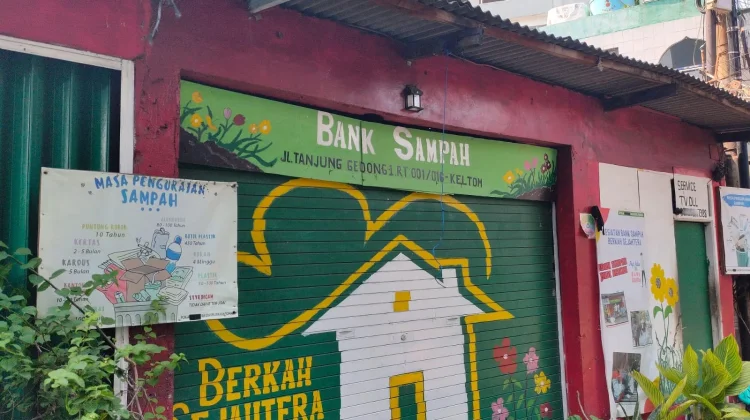 Perkuat Ekonomi Sirkular, Pemkot Jakbar Tingkatkan Kapasitas Bank Sampah Induk