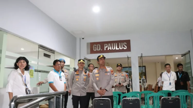 Pastikan Gereja Aman saat Ibadah, Polres Jakbar Turunkan 147 Personel