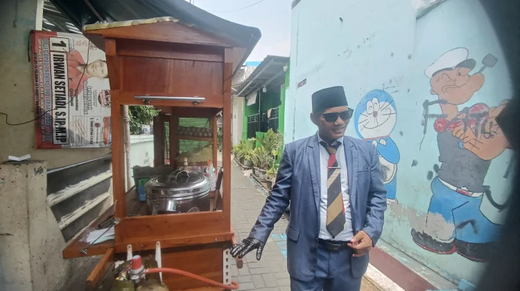 Jadi Langganan Bu RT, Bakso "Parlente" Harga Merakyat