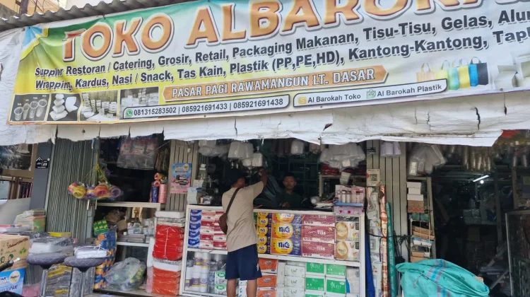 Harga Plastik Melonjak hingga Dua Kali Lipat di Pasar Rawamangun