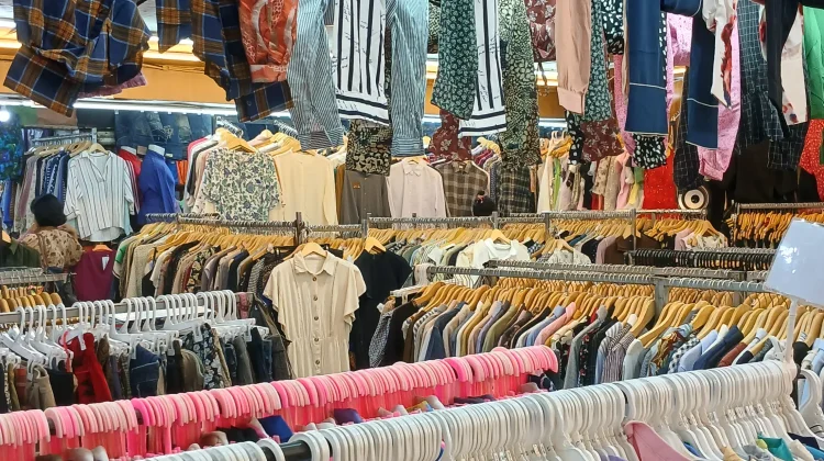 Berburu Thrifting, di Pasar Baru