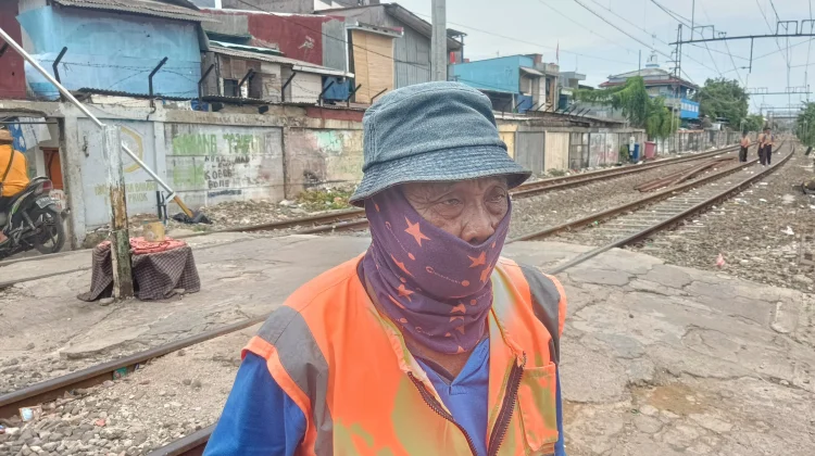 Minim Fasilitas, Warga Priok Rakit Sendiri Palang Pintu - RRI.co.id