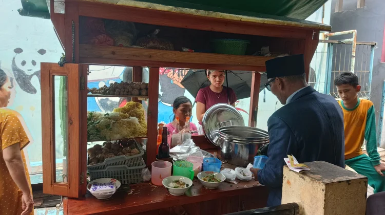 Harga Plastik Kiloan Melonjak, Pedagang Tradisional Cilincing Mengeluh
