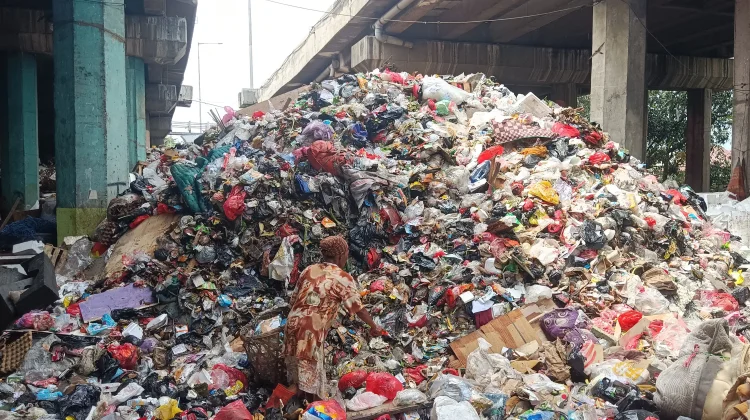 Atasi Penumpukan Sampah, DLH Tutup Permanen TPS Kencana