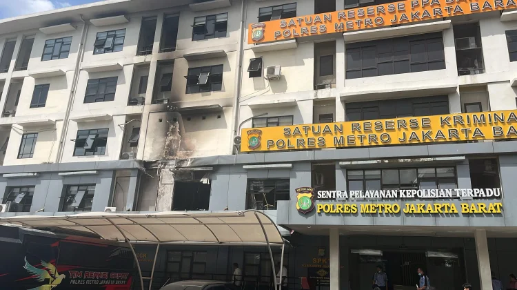Kebakaran di Polres Jakbar Berhasil Dipadamkan, 65 Personel Dikerahkan