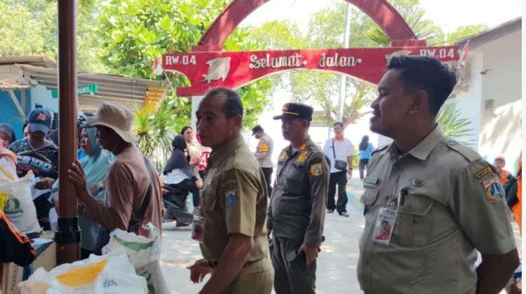 Ribuan Warga Kepulauan Seribu Terima Bantuan Pangan Bulog