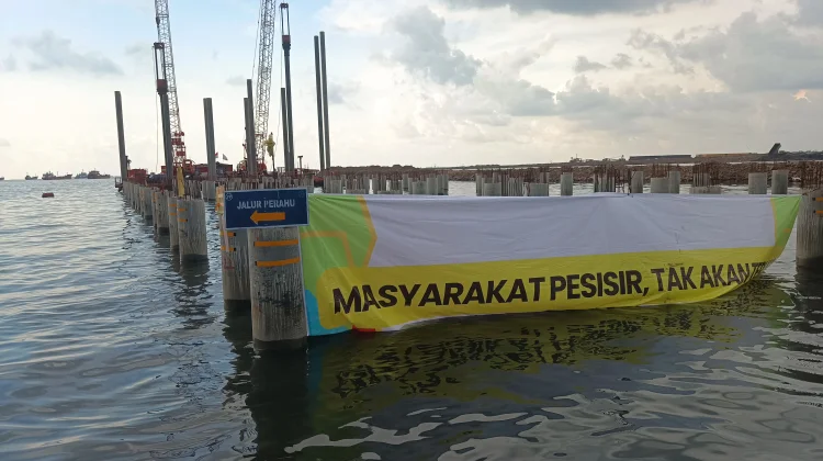Nelayan Cilincing Gelar Parade Kapal Protes Pembangunan Proyek