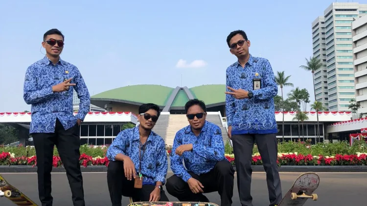 Meluncur di tengah Birokrasi, Semangat Muda Parlemen Skateboard