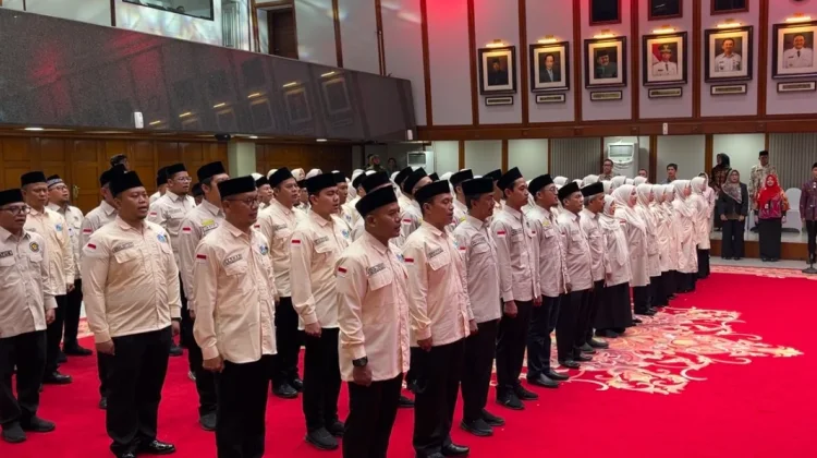 Gubernur Pramono Kukuhkan 117 Petugas Haji DKI Jakarta