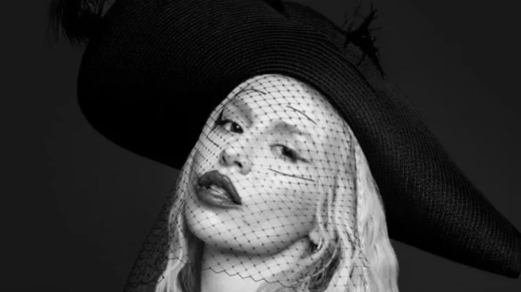 Ava Max Rilis Single Energetik Out Of Your Mind